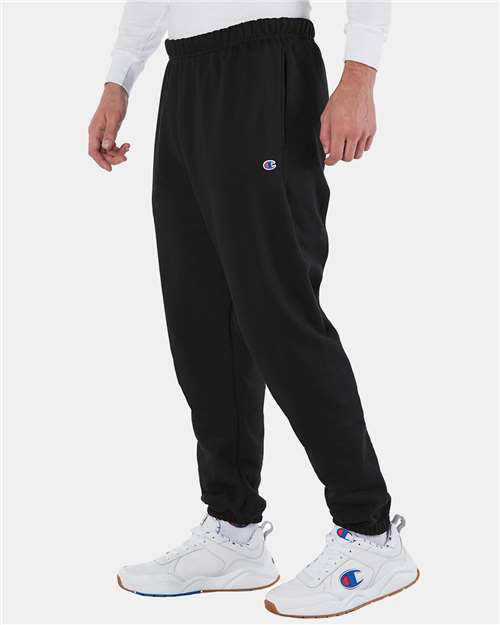 Champion RW10 Unsiex Reverse Weave Sweatpants - Black - model side