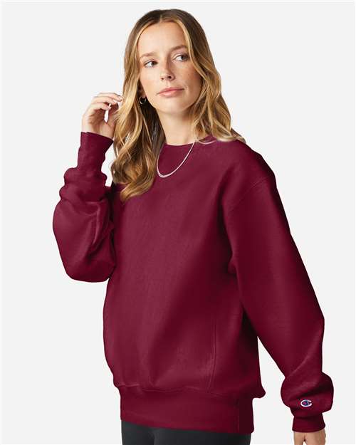 Champion S149 Unisex Reverse Weave Crewneck Sweatshirt - Cardinal - model side