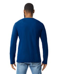 Gildan 64400 Unisex Softstyle Long Sleeve T-Shirt - Navy - model back