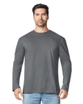 Gildan 64400 Unisex Softstyle Long Sleeve T-Shirt - Charcoal - model front