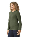 Gildan 64400 Unisex Softstyle Long Sleeve T-Shirt - Military Green - model side