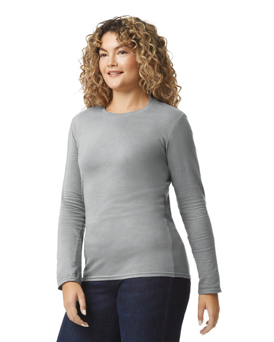 Gildan 64400 Unisex Softstyle Long Sleeve T-Shirt - Sport Grey - model side