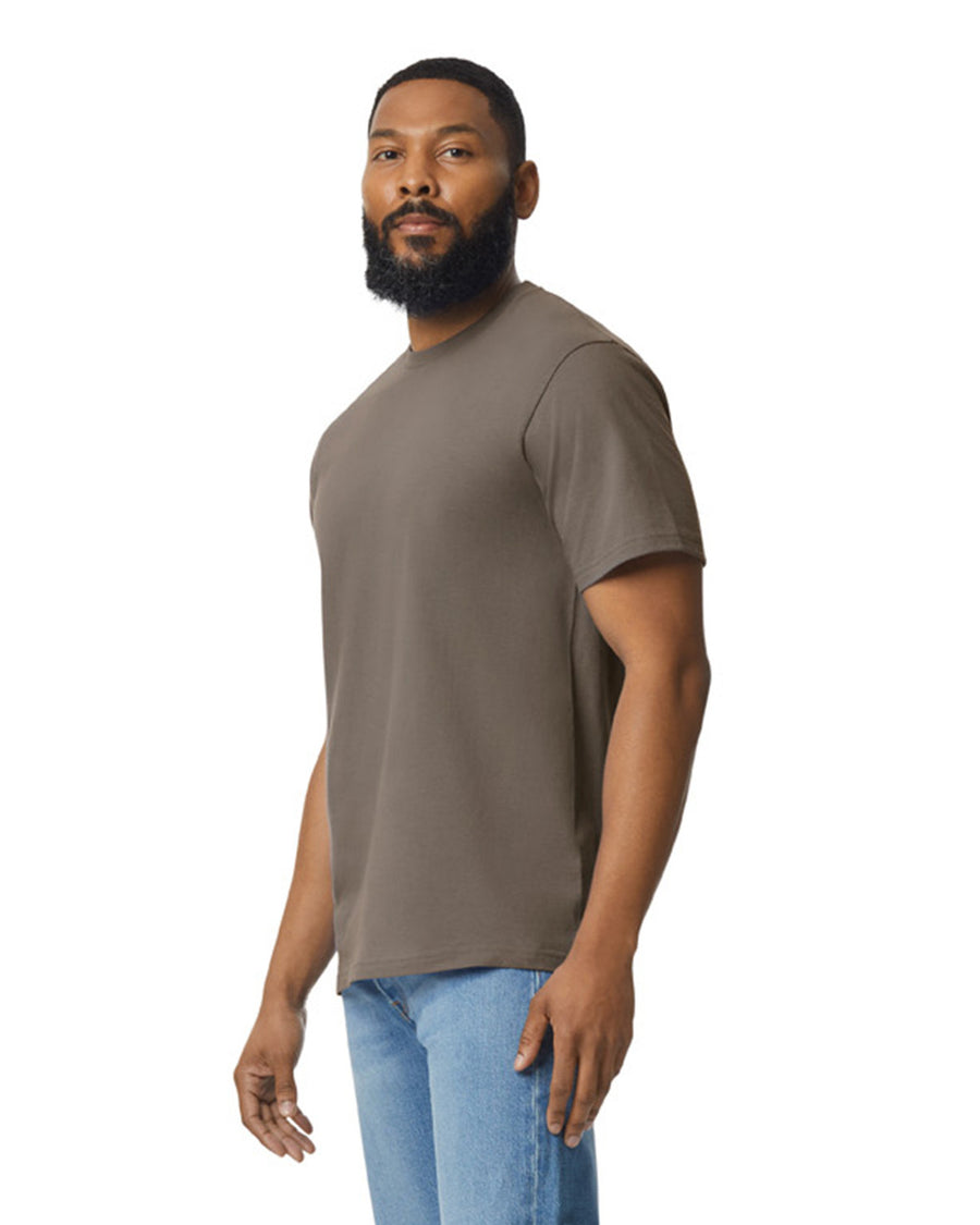 Gildan 65000 Unisex Softstyle Midweight T-Shirt - Brown Savana - model side