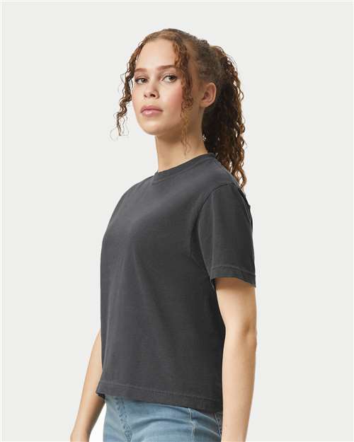 Comfort Colors 3023CL Women's Garment-Dyed Heavyweight Boxy T-Shirt - Pepper - model side