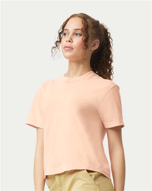 Comfort Colors 3023CL Women's Garment-Dyed Heavyweight Boxy T-Shirt - Peachy - model side