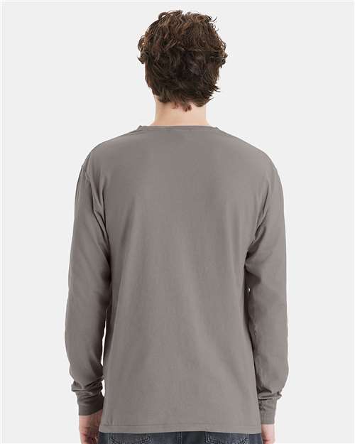 Hanes GDH250 Unisex Garment-Dyed Long Sleeve T-Shirt With a Pocket - Concrete Grey - model back