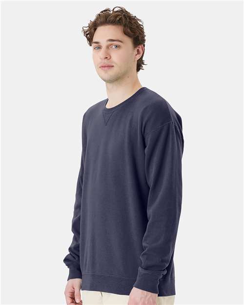 Hanes GDH400 Unisex Garment-Dyed Crewneck Sweatshirt - Anchor Slate - model side
