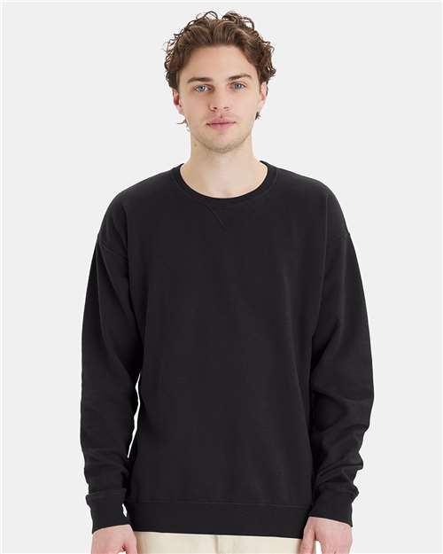 Hanes GDH400 Unisex Garment-Dyed Crewneck Sweatshirt - Black - model front
