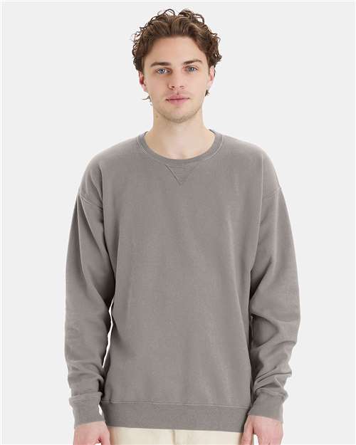 Hanes GDH400 Unisex Garment-Dyed Crewneck Sweatshirt - Concrete Grey - model front