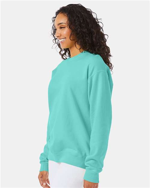 Hanes GDH400 Unisex Garment-Dyed Crewneck Sweatshirt - Mint - model side