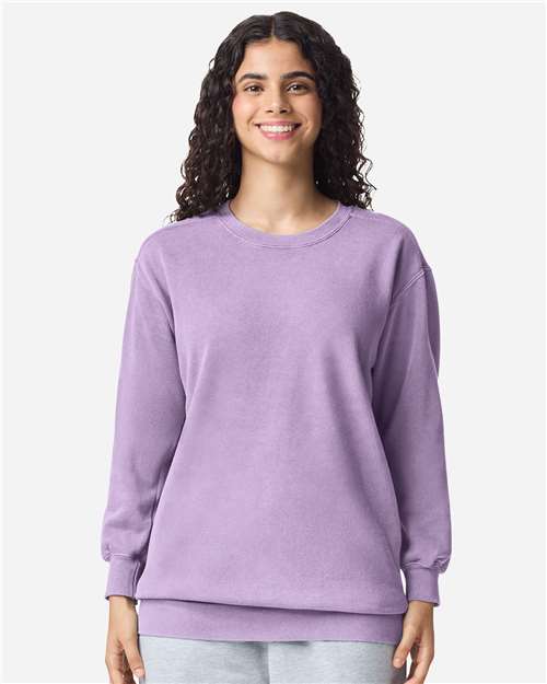 Comfort Colors 1566 Unisex Garment-Dyed Crewneck Sweatshirt - Orchid - model front