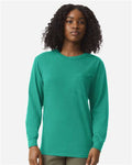 Comfort Colors 4410 Garment-Dyed Heavyweight Long Sleeve Pocket T-Shirt - Island Green - model front