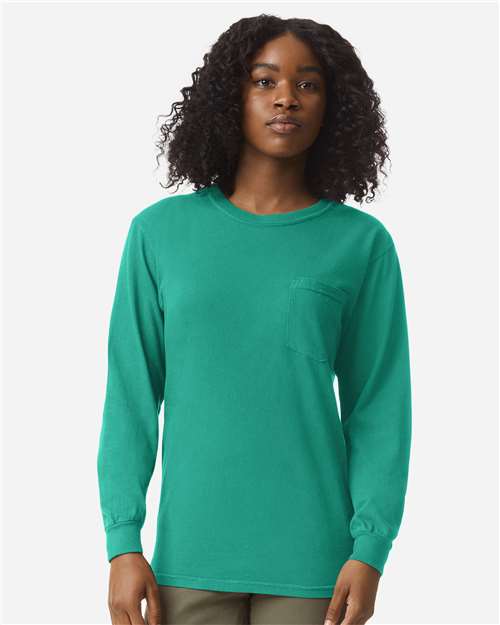 Comfort Colors 4410 Garment-Dyed Heavyweight Long Sleeve Pocket T-Shirt - Island Green - model front