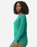 Comfort Colors 4410 Garment-Dyed Heavyweight Long Sleeve Pocket T-Shirt - Island Green - model side