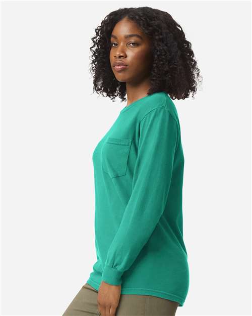 Comfort Colors 4410 Garment-Dyed Heavyweight Long Sleeve Pocket T-Shirt - Island Green - model side