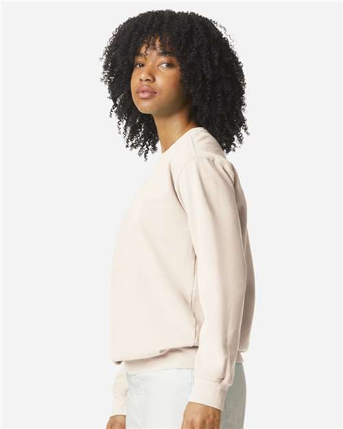 Comfort Colors 1566 Unisex Garment-Dyed Crewneck Sweatshirt - Ivory - model side