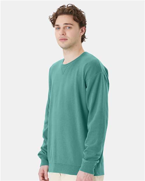 Hanes GDH400 Unisex Garment-Dyed Crewneck Sweatshirt - Spanish Moss - model side