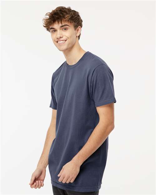 M&O 6500M Unisex Vintage Garment-Dyed T-Shirt - Navy - model side