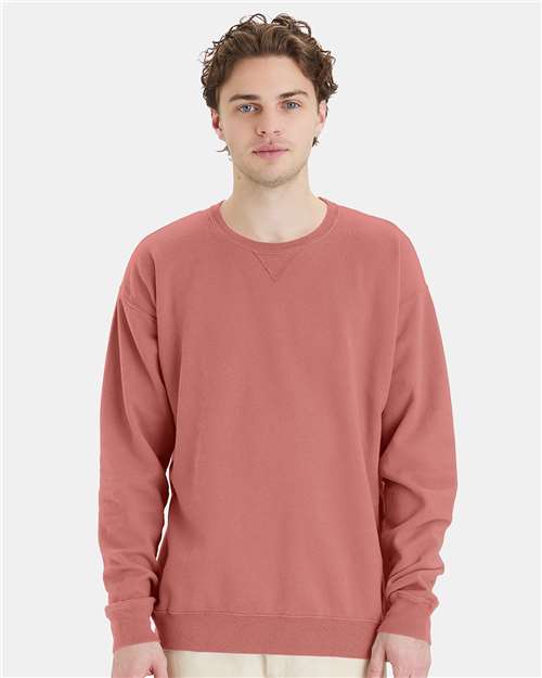Hanes GDH400 Unisex Garment-Dyed Crewneck Sweatshirt - Mauve - model front