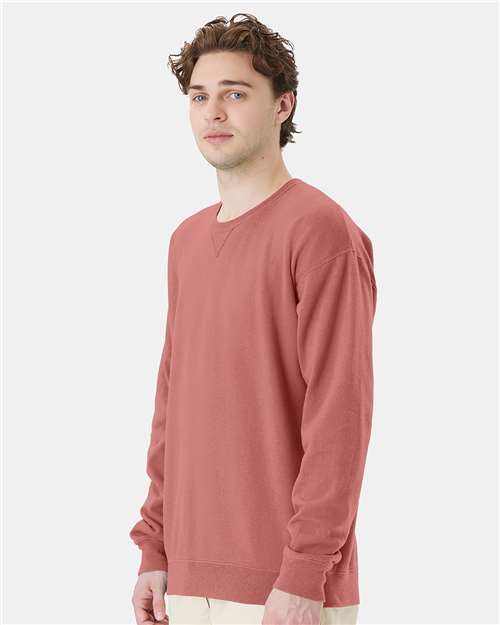 Hanes GDH400 Unisex Garment-Dyed Crewneck Sweatshirt - Mauve - model side