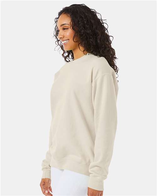 Hanes GDH400 Unisex Garment-Dyed Crewneck Sweatshirt - Parchment - model side