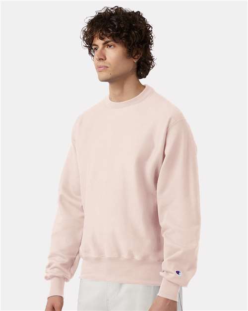 Champion S149 Unisex Reverse Weave Crewneck Sweatshirt - Body Blush - model side