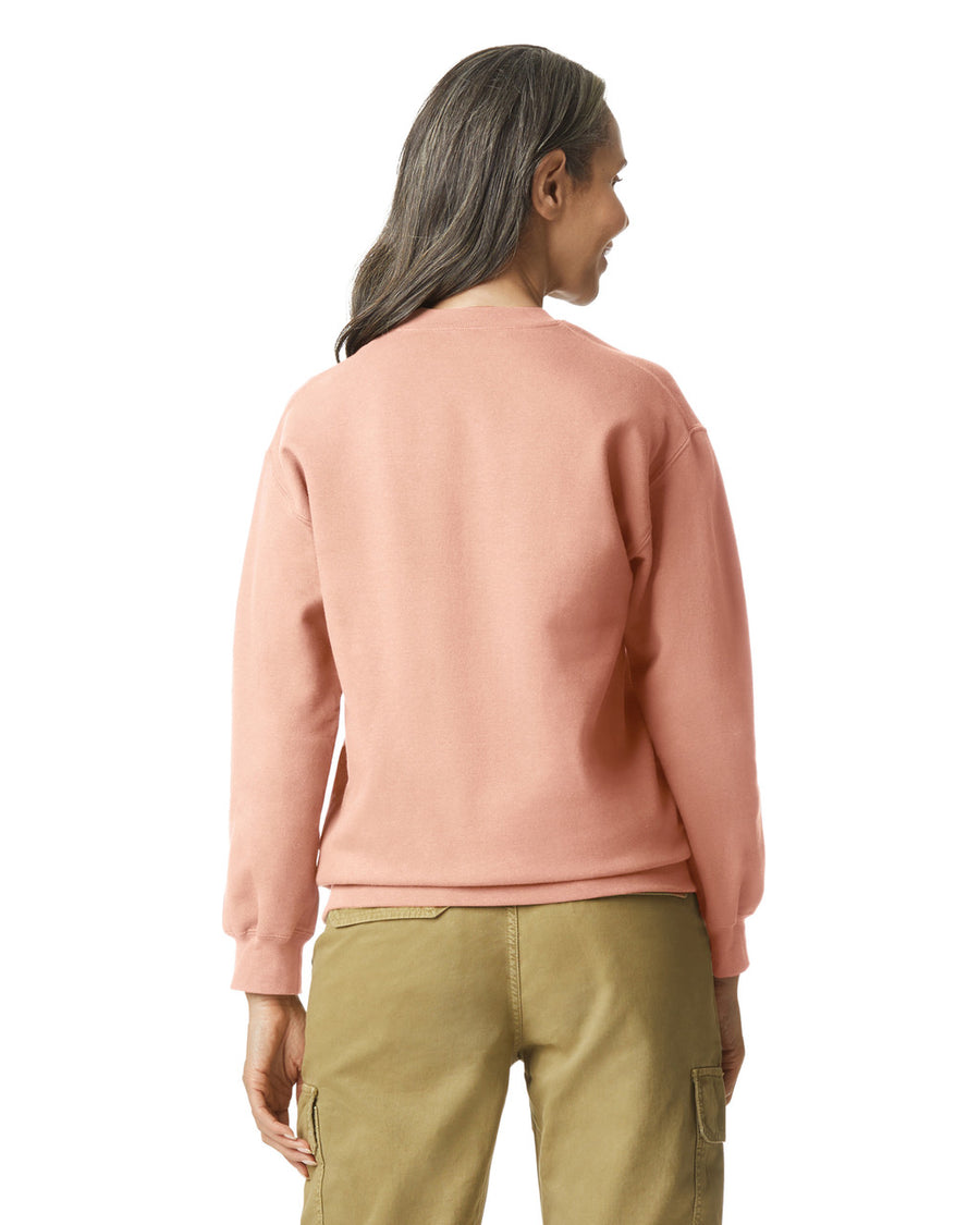 Gildan SF000 Unisex Softstyle Midweight Crewneck Sweatshirt - Dusty Rose - model back